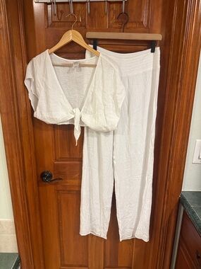 Cropped Tie-Front Top with Wide-Leg Pants Set in White